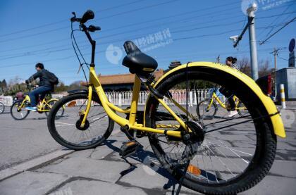 p47-3��ɽ��ʹ�֮��ľ�ɽǰ�֣�ͣ����һ����������Ĺ���������