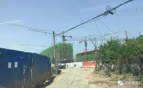 פ��������һ�ڽ�¥�̷����¹� һ��׹��