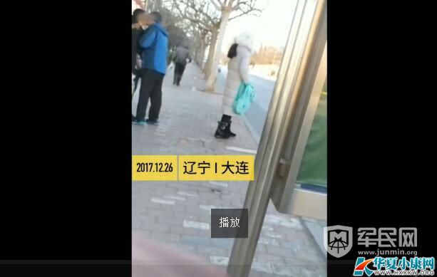 吻胸解内衣视频大全_亲嘴图片大全解内衣