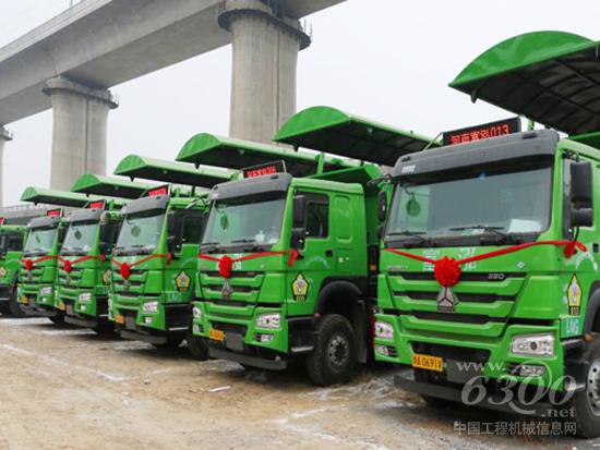 中国重汽智能环保LNG城市渣土车交付河南客户
