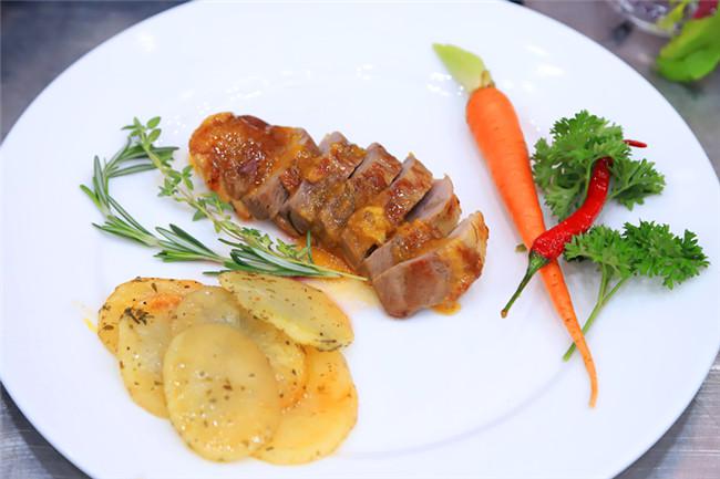 【名师进校园】来安徽新东方与意大利名厨开启一段欧洲美食学习之旅!