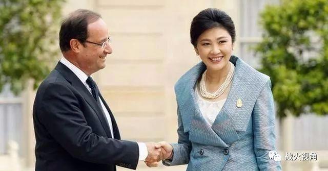 重磅消息普京的神秘情人泰国前总理英拉与普京穿情侣装现身街头