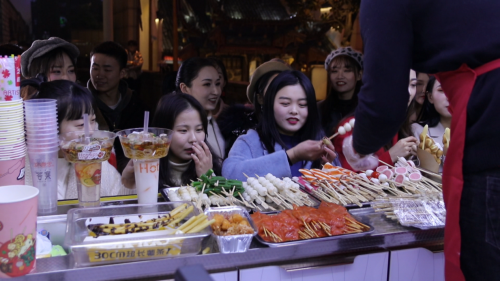 b体育一路飘香小吃车：美食可口总部负责深受创业者喜爱(图1)