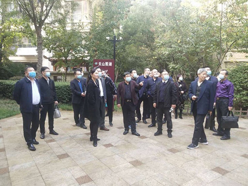天山集团董事局主席吴振山出席数字经济转型发展高峰论坛