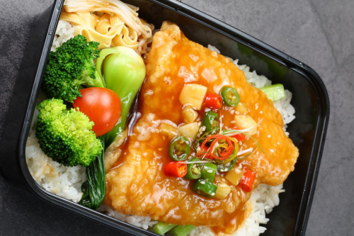 告别孤独,倔强的小鱼无骨烤鱼捞饭打造特色"一人食"餐饮